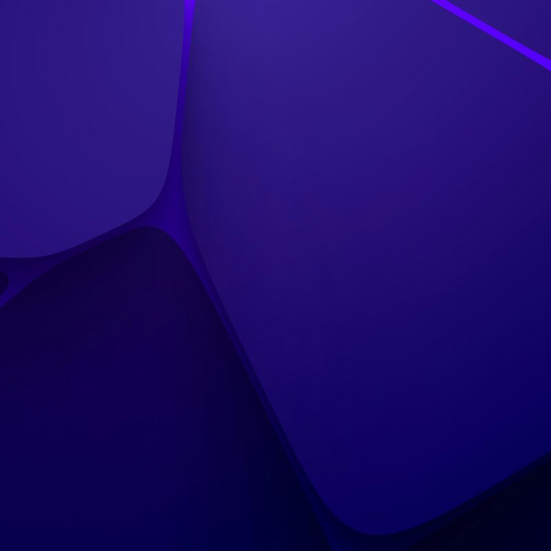 Abstracte paarse vormen op een donkerblauwe achtergrond; illustratie voor technische SEO tips voor 2026.